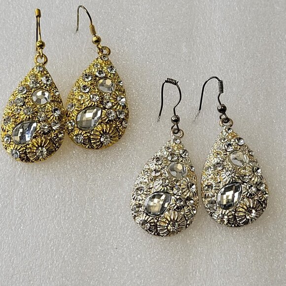 Gold Tone Oval Earrings with embedded Glittering Clear Fashion Crystal Stones - Picture 5 of 13